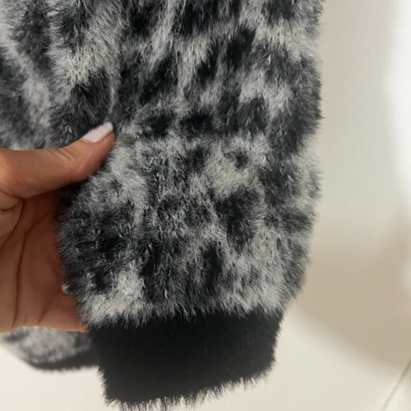 Ann Taylor Animal Print Fluffy Cardigan - Size M - NWOT - Picture 4 of 8